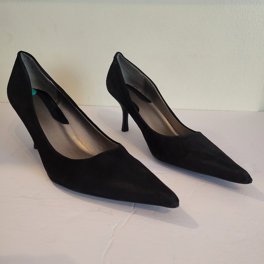 Nine West Black Fresh Pointy Toe Pumps size 8